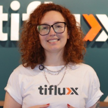 Juliana Kusinsky, Tiflux